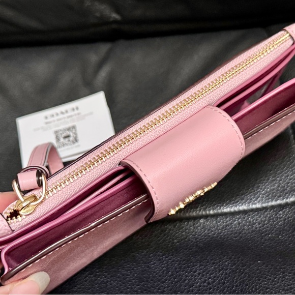 NWT Coach Phone Wallet In Signature Canvas With Wristlet in powder pink CW780 - Picture 5 of 12